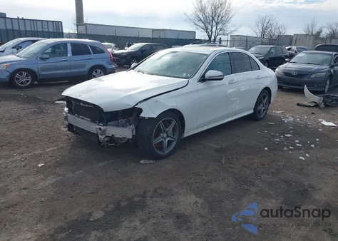 2017 Mercedes-Benz E 300 4Matic z USA, uszkodzony, nr VIN WDDZF4KB8HA060518